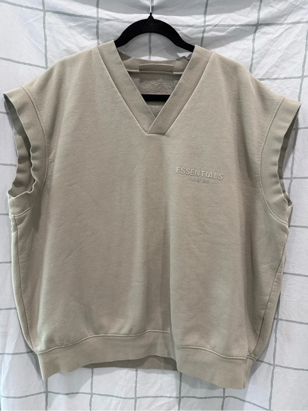 Essentials Unisex Beige V-Neck Sleeveless Pullover